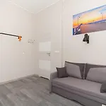 Zefiro Stajenna Lejlighed